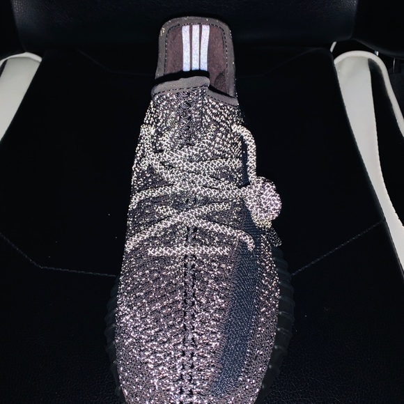 Yeezy Boost 350 V2 ( Black ) Statics - Picture 3 of 8